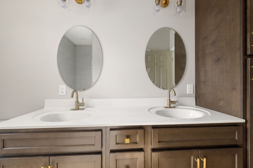 Bathroom mirrors, a symbol of self-image and accepting compliments