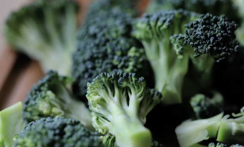 Fresh broccoli, one of the best-known foods high in chromium
