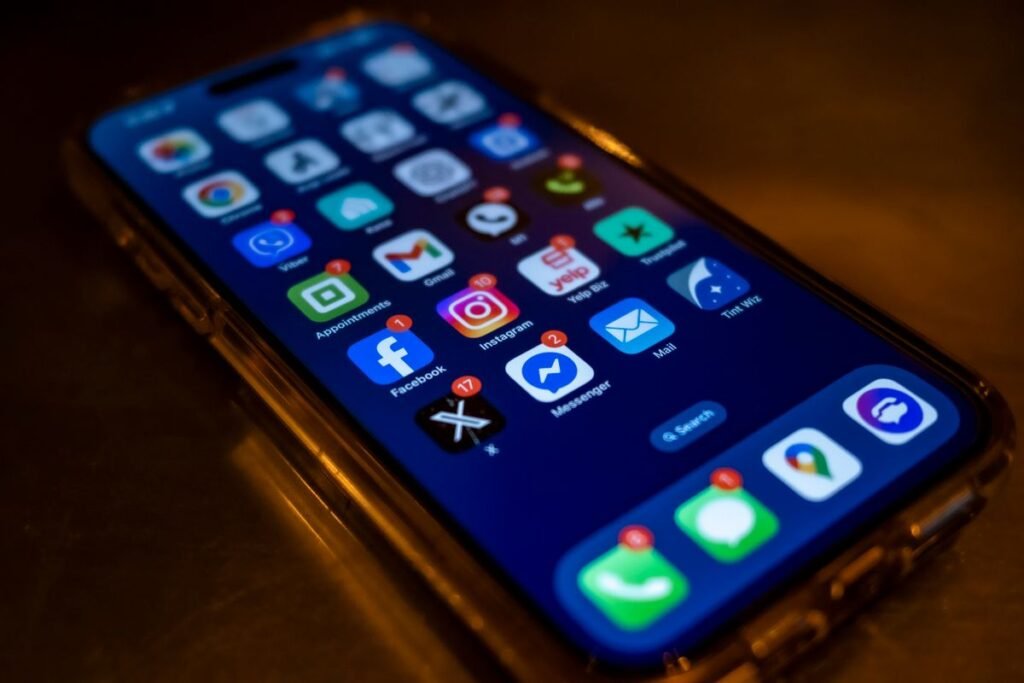 Phone notification interrupting a thought, a common cause of forgetting what you were thinking