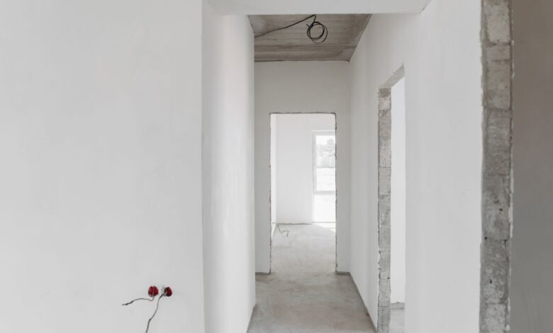 Open doorway between two rooms, a reminder of the doorway effect behind forgetting what you were thinking