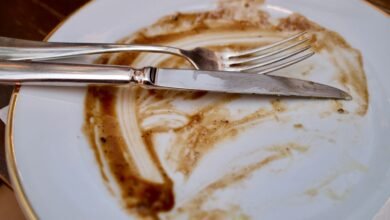 Empty plate after a meal, but still hungry after eating