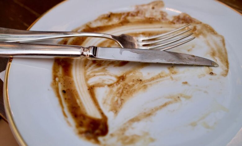 Empty plate after a meal, but still hungry after eating